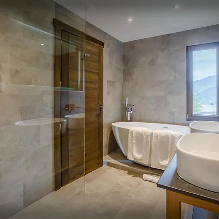 Chalet Woodman - Ovo Network